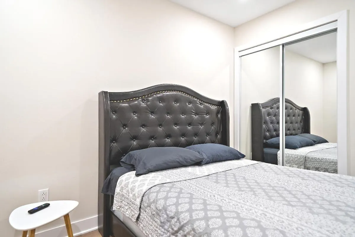 Glamorous 3Bdr Heart Of Plateau A Montreal 0*,  Canada